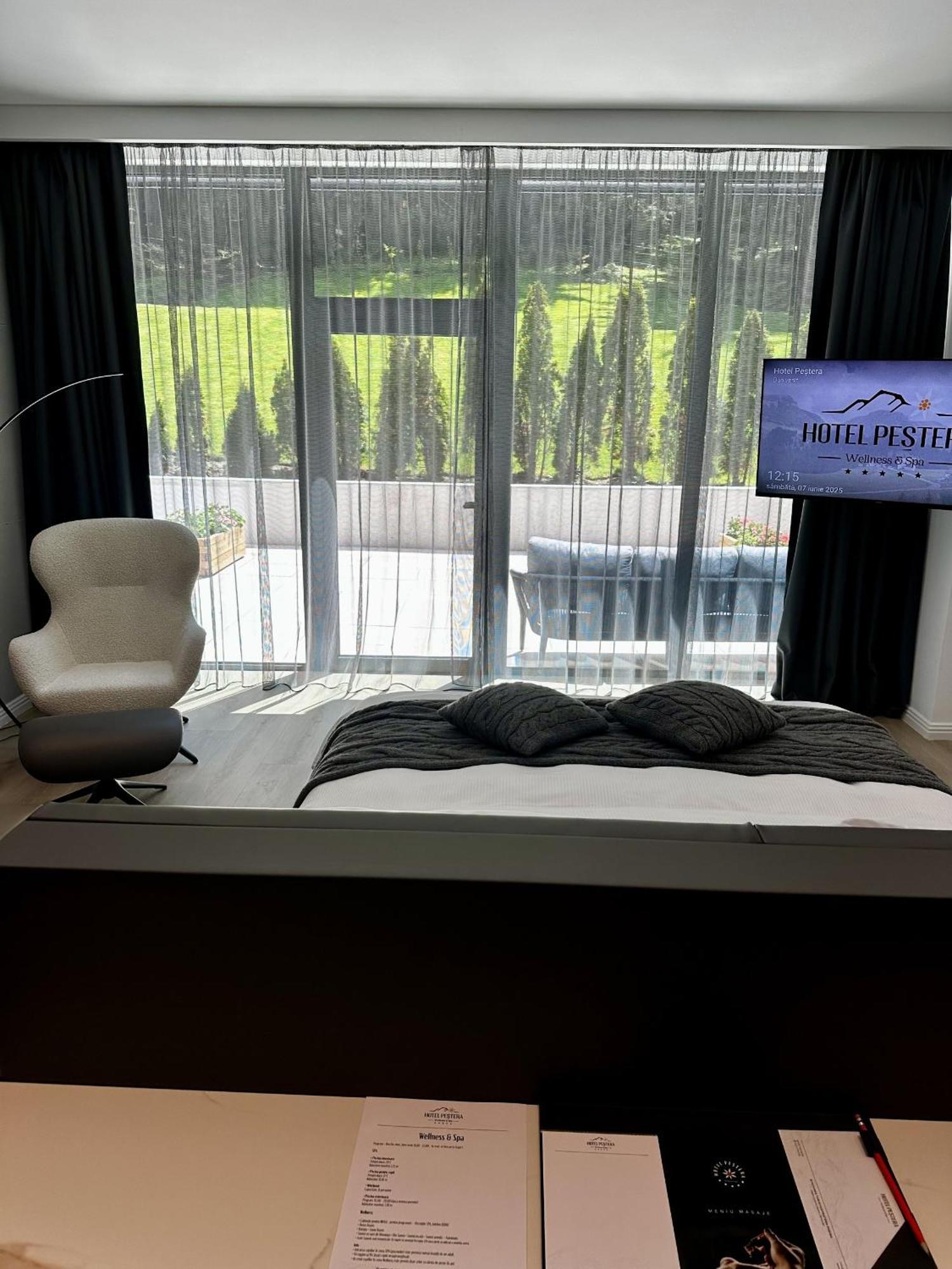 Hotel Pestera Wellness & Spa 莫罗埃尼 外观 照片